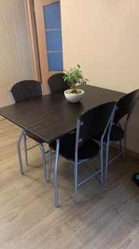 Zestaw stół + 4 krzesła