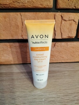 Avon Nawilżająco-koloryzujący KREM na DZIEŃ SPF20