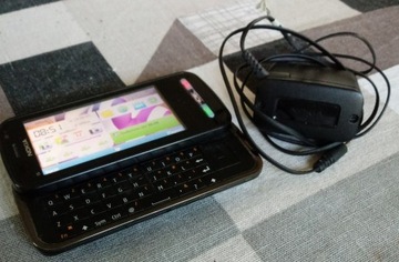 Nokia C6-00 z oryginalną ładowarką