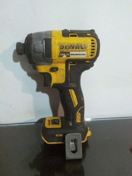 Zakrętarka udarowa Dewalt DCF887 18V