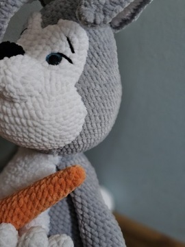 Szydełkowa maskotka amigurumi krolik