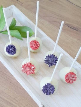 Ozdobne CAKEPOPS na każdą okazję