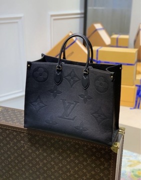 Czarna torebka Louis Vuitton