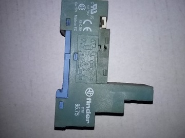 Podstawka przekaźnika GZ80 95.75 finder na szynę 