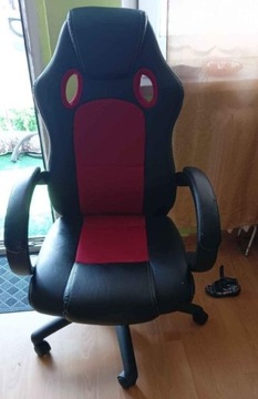 Używane krzesło biurowe czerwono-czarne 