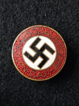 Niemcy, III Rzesza,NSDAP pin sygnowany RZM M1/137