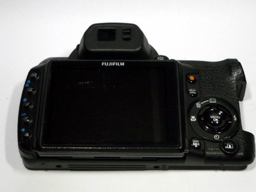 Fujifilm HS10 - wyświetlacz LCD plus tył obudowy