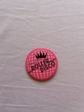 Przypinka pin Queen of the roller disco 5cm