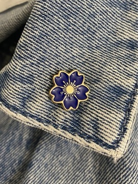 Przypinka broszka niebieski kwiat