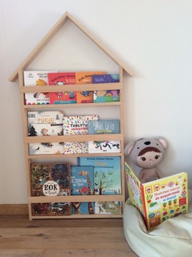 Drewniany regał na książeczki dla dzieci domek