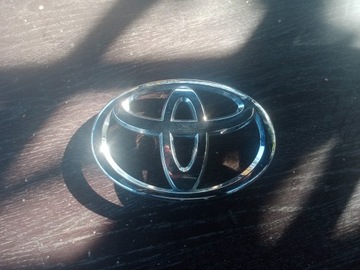 Toyota Avensis T29 Logo zderzaka przód