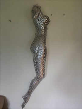 Rzeźba 3D metaloplastyka postać kobiety 