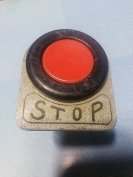 Wyłącznik STOP czerwony przycisk