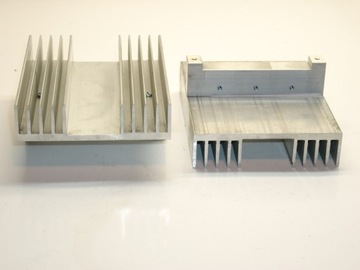 Dwa radiatory pokazane na zdjęciach