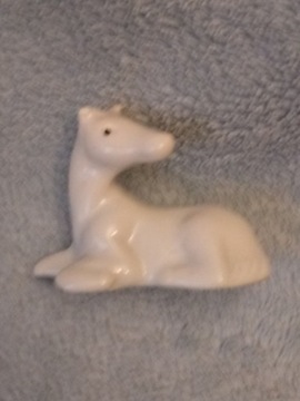 Porcelanowa stara mała figurka biały konik