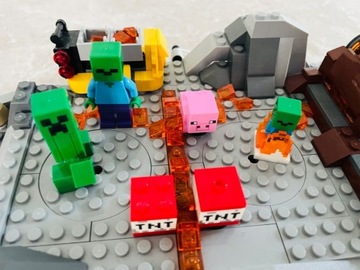 LEGO Figurki minecraft moby i 2 TNT