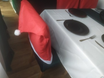 ozdoby bożonarodzeniowe na krzesła czapki 6szt.