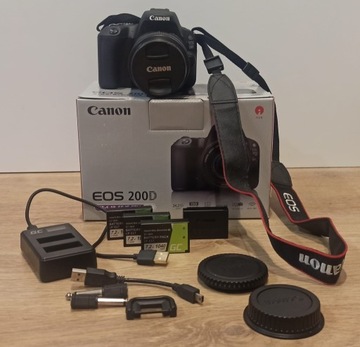 Aparat Canon EOS 200D + obiektyw + akcesoria PRZEBIEG 1399