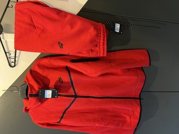 Dres nike Tech Fleece czerwony rozmiar L komplet