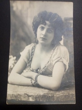 portret kobiety zdjęcie kartonik.przedw.pocztówka