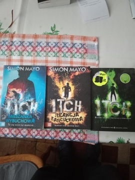 Simon Mayo Trylogia Itch.