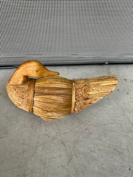 Dekoracja ozdoba figurka drewniana śpiąca kaczka