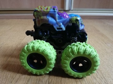 Monster Trucks samochód/auto z gumowymi kołami