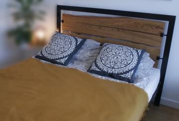 Łóżko, drewno dębowe woskowane i metalowa rama. ARTstyle poleca