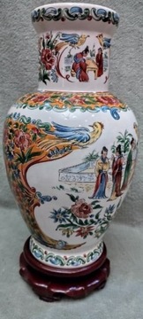19. Porcelanowy wazon chiński. Sygnowany.