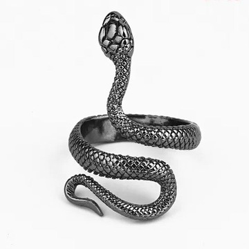 Nowoczesny modny pierścionek wąż