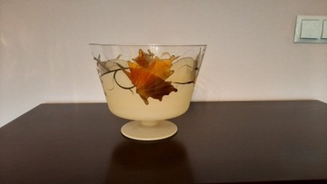 Duża szklana patera na stopie jesienne liście 