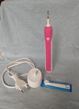 Elektryczna szczoteczka do zębów Oral B pro