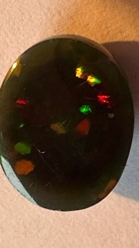 Kaboszon czarny opal 1.25 ct na amulet