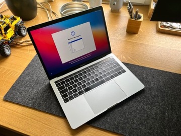 MacBook PRO 13" srebrny 8GB, 512GB, 2,3GHz, 2018