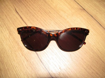 Okulary słoneczne w stylu "kota", brązowe