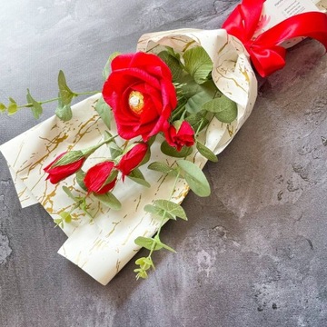 Bukiet - róże z cukierkami