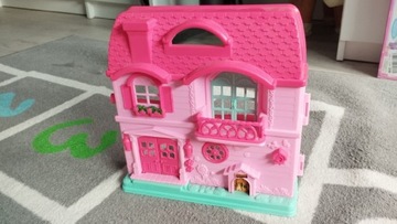 Mini maly domek dla mini lalki świeci gra melodja
