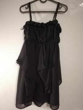 Czarna sukienka na ramiączkach 