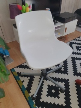 Krzesła  do biurka  Ikea  SNILLE i BLECKBERGET. 