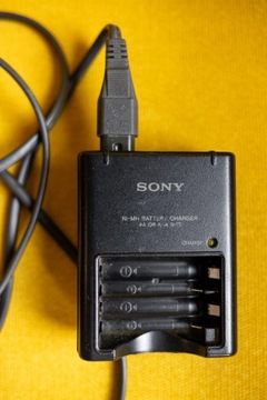 Ładowarka Sony BC CS2B do akumulatorów AA-2,AAA-3