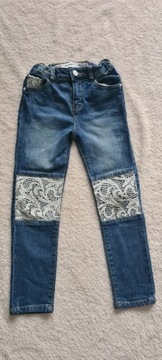 Spodnie dżinsowe z koronką 122 CM