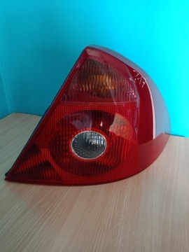 Lampa Tylna Lewa Ford Mondeo MK3 Sedan 