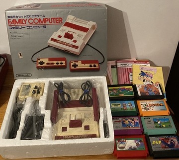 Nintendo Famicom w pudełku z 8 grami - super stan