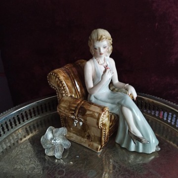 Figurka porcelanowa damy retro Alba Julia vintage