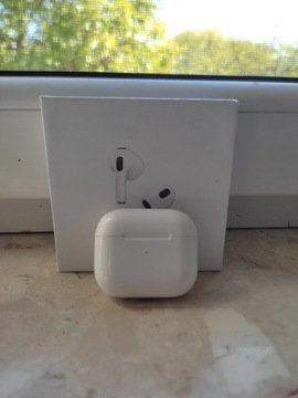 Apple AirPods 3 generacji 