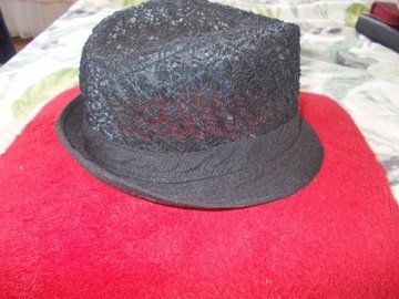 czarny kapelusz 
