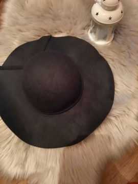 czarny kapelusz jesień zima