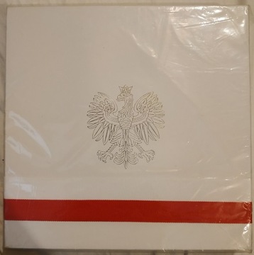 III RP - Flaga polska - od Premiera Morawieckiego
