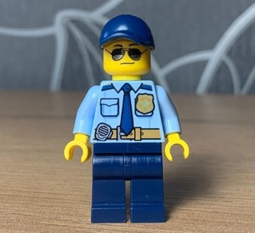 LEGO CITY minifigurka Policjant cty0981