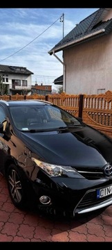 Toyota Auris hybryda 2014 rok 